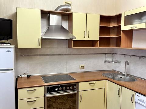 квартира за адресою Саперно-Слобідська вул., 8