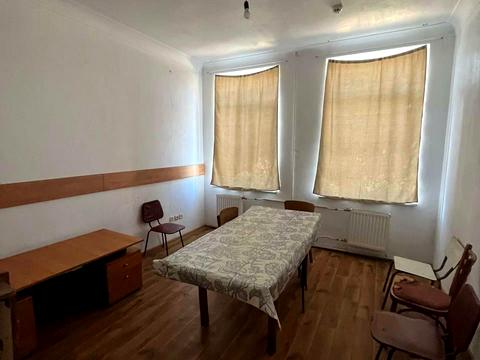 комерційна за адресою Залізнична, 8