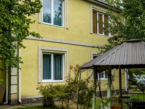 будинок за адресою Приозерна