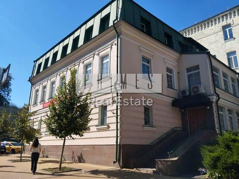 комерційна за адресою Андріївська вул., 7