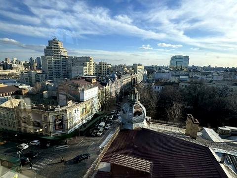 комерційна за адресою Володимирська вул., 38