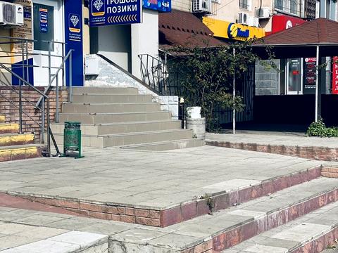 коммерческая по адресу Строителей бульв., 7