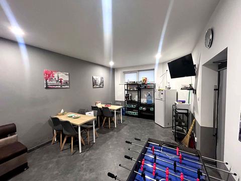 комерційна за адресою Київська вул., 1