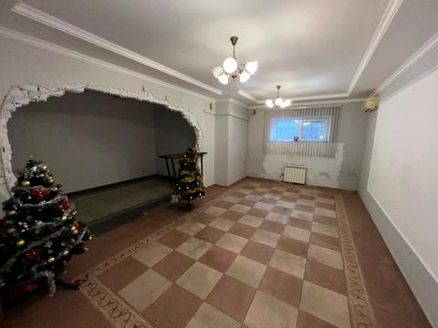комерційна за адресою Довженка вул., 6а