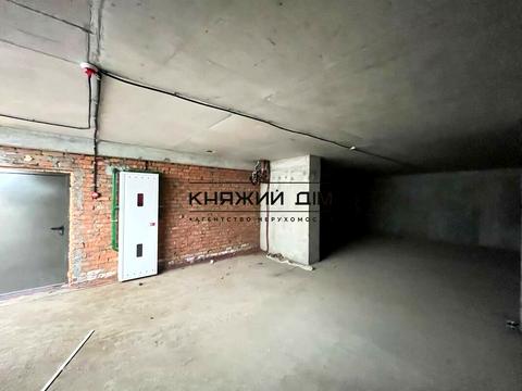 комерційна за адресою Дніпровська набережна вул., 17В