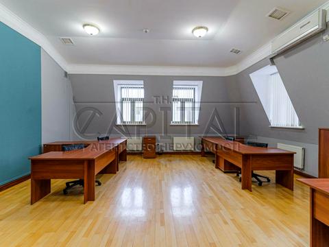 комерційна за адресою Липська вул., 10