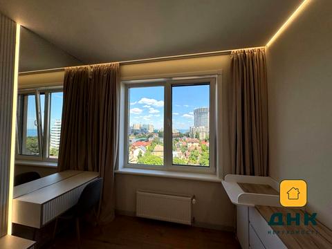 квартира за адресою Літературна вул., 8
