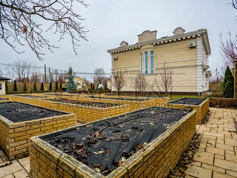 будинок за адресою Вишнева вул., 1
