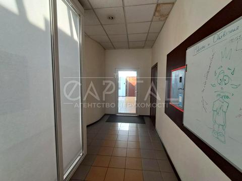 комерційна за адресою Степана Бандери просп., 6