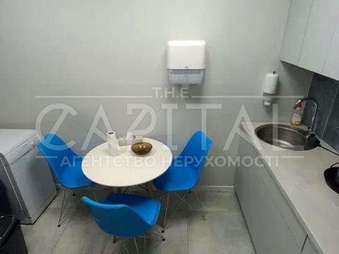 комерційна за адресою Жилянська вул., 118