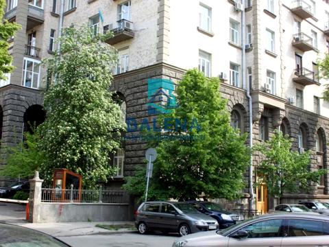 комерційна за адресою Банкова вул., 3