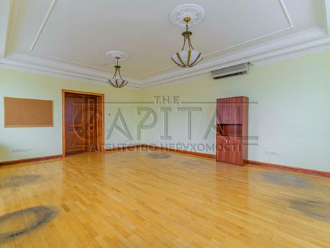 комерційна за адресою Липська вул., 10