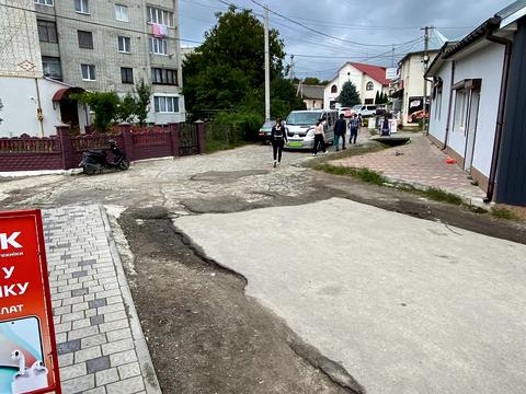 коммерческая по адресу Андрея Шептицького, 34
