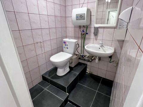 коммерческая по адресу просп. Леся Курбаса, 1 к2