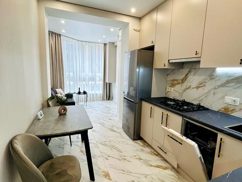 квартира за адресою Яблунева вул., (вул. Радісна, 4)