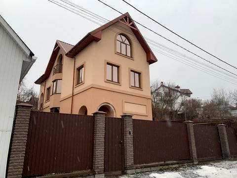 будинок за адресою Уласа Самчука вул. (Столєтова)