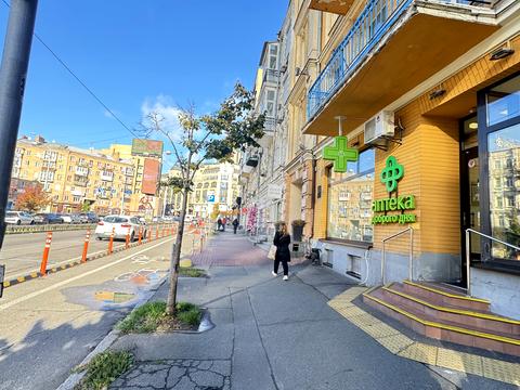 комерційна за адресою Басейна вул., 15