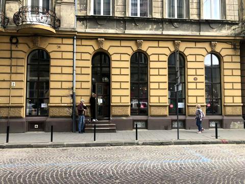 комерційна за адресою Пекарська вул., 2