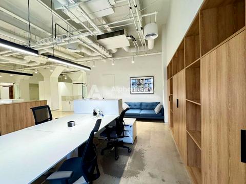 комерційна за адресою Велика Васильківська вул. (Червоноармійська), 1-3/2а