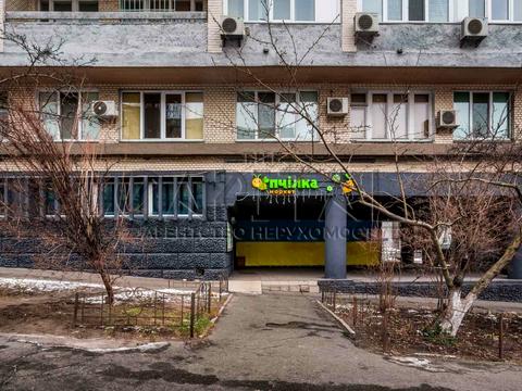 комерційна за адресою Володимирська вул., 73
