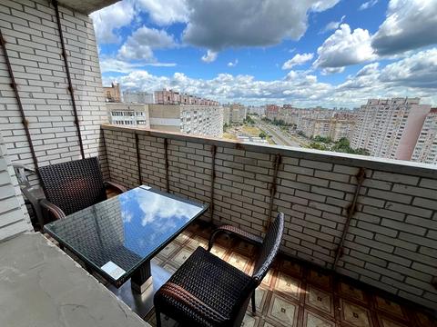 квартира за адресою Анни Ахматової вул., 18