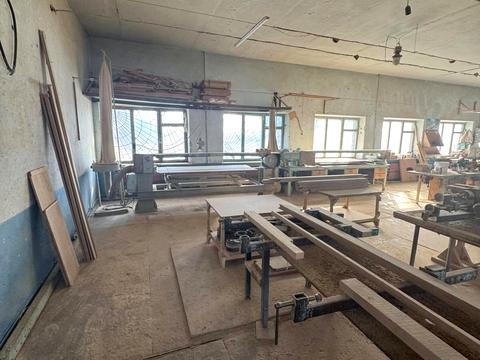 комерційна за адресою Шкільна вул., 1