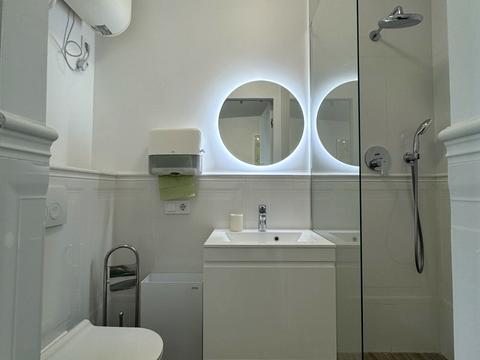 комерційна за адресою Приморська вул., 22