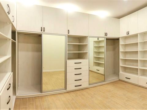 комерційна за адресою Приозерна, 7