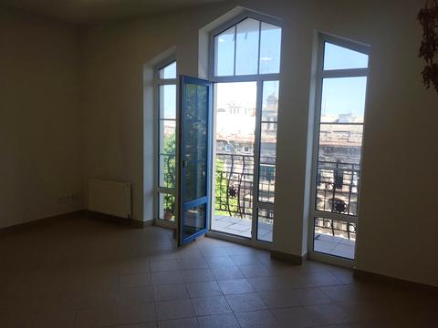 комерційна за адресою Святослава Караванського вул. (Жуковського), 33