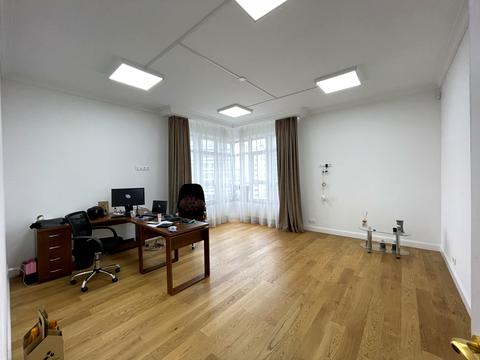 комерційна за адресою Кловський узвіз, 7