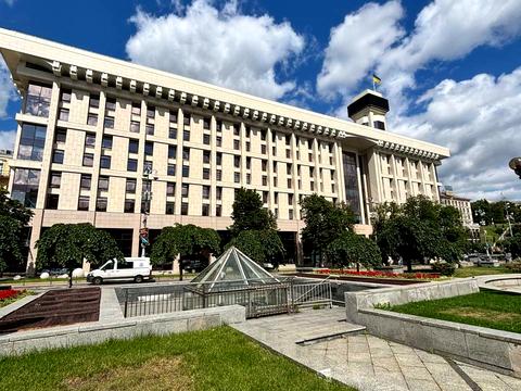 комерційна за адресою майдан Незалежності пл., 2