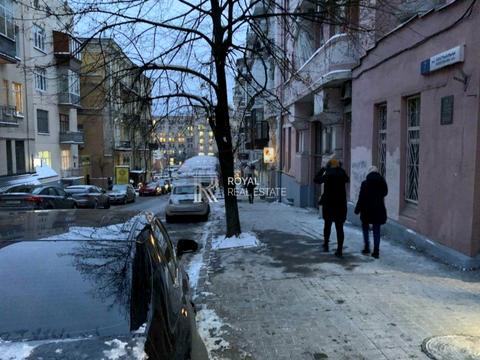 комерційна за адресою Костельна вул., 11