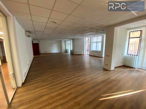 комерційна за адресою Крутий узвіз, 7-А