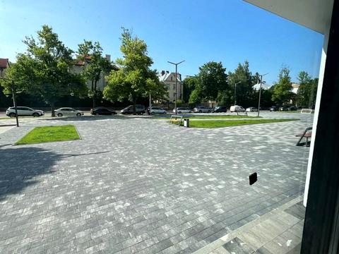 комерційна за адресою Євгена Коновальця вул. (), 103