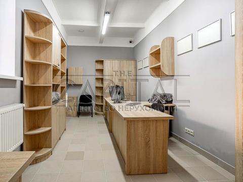 коммерческая по адресу Шкільна, 1