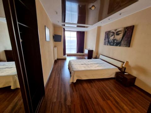 квартира за адресою Дніпровська набережна вул., 1