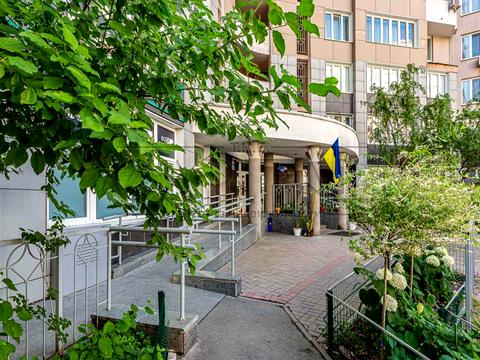 комерційна за адресою Київ, Срібнокільська вул., 1