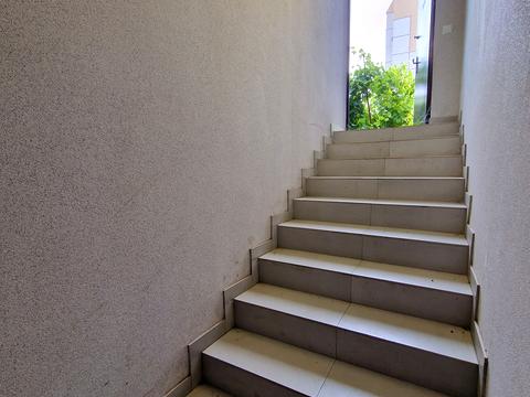 комерційна за адресою Гетьмана Сагайдачного вул., 121