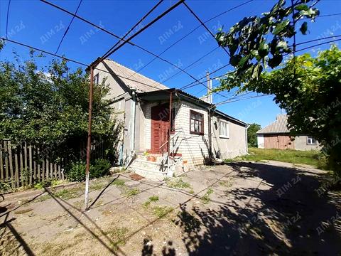 будинок за адресою Центральна, 1