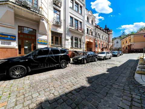 комерційна за адресою Воздвиженська вул., 48
