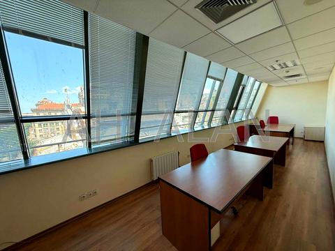 комерційна за адресою Велика Васильківська вул. (Червоноармійська), 1-3