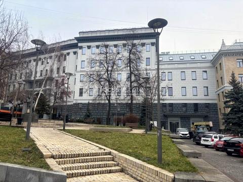 комерційна за адресою Прорізна вул., 8