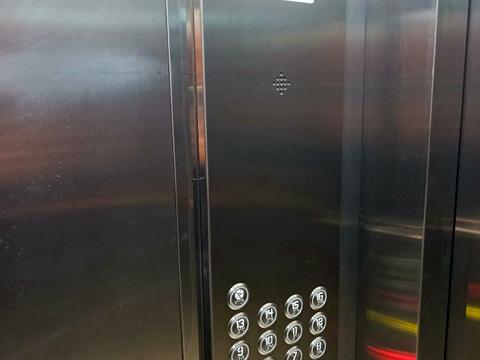 квартира по адресу Небесной Сотни просп. (Маршала Жукова), 10