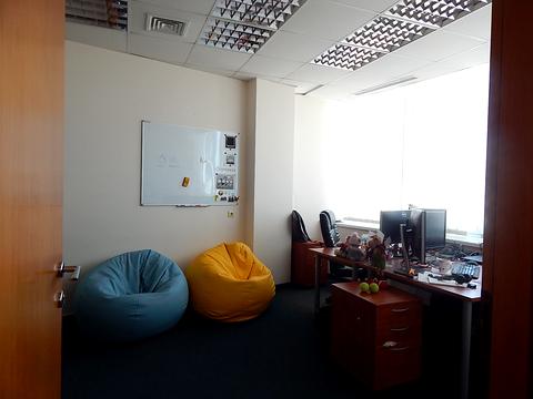 комерційна за адресою Королеви Єлизавети ІІ вул. (Глинки), 2