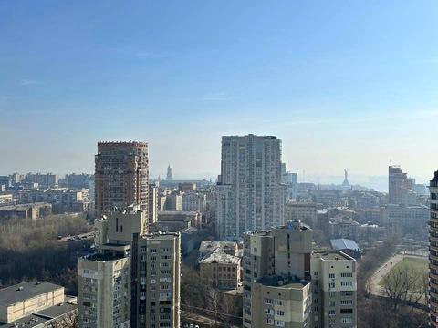 комерційна за адресою Лесі Українки бульв., 7-А