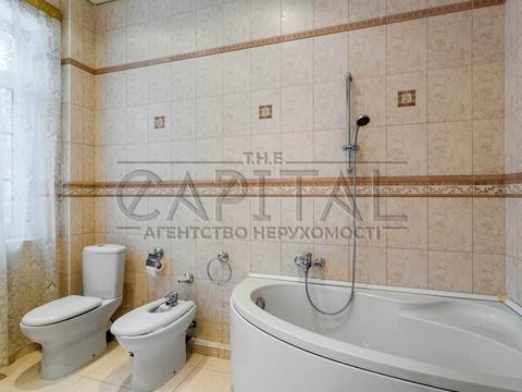 комерційна за адресою Патріарха Володимира Романюка вул. (Жовтнева), 2Б