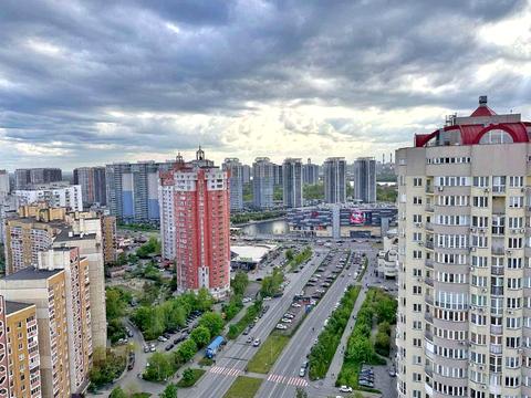 квартира за адресою Анни Ахматової вул., 46