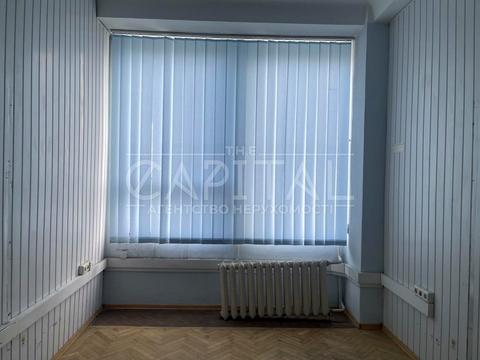 комерційна за адресою Солом'янська пл., 3