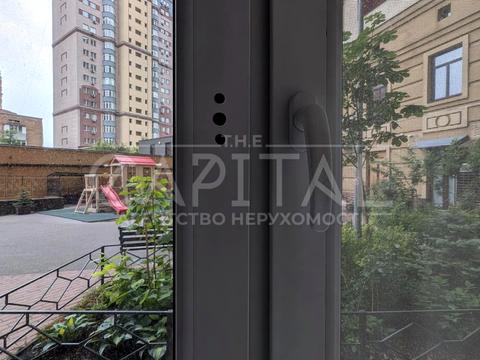 комерційна за адресою Золотоустівська вул., 55