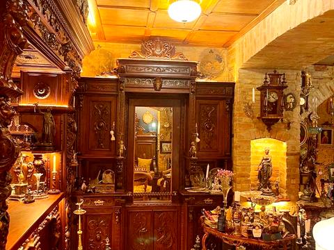 комерційна за адресою Військовий узвіз, 8